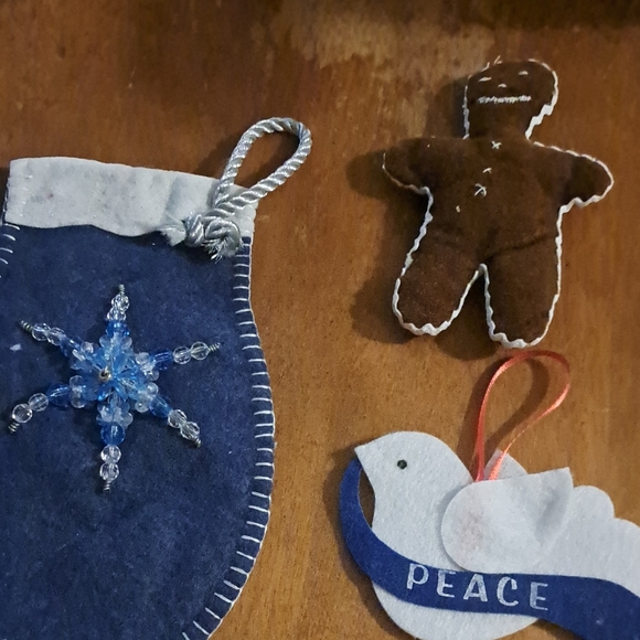 Handmade Felt Ornaments Set trio mitten gingerbread peace dove - Picture 1 of 2